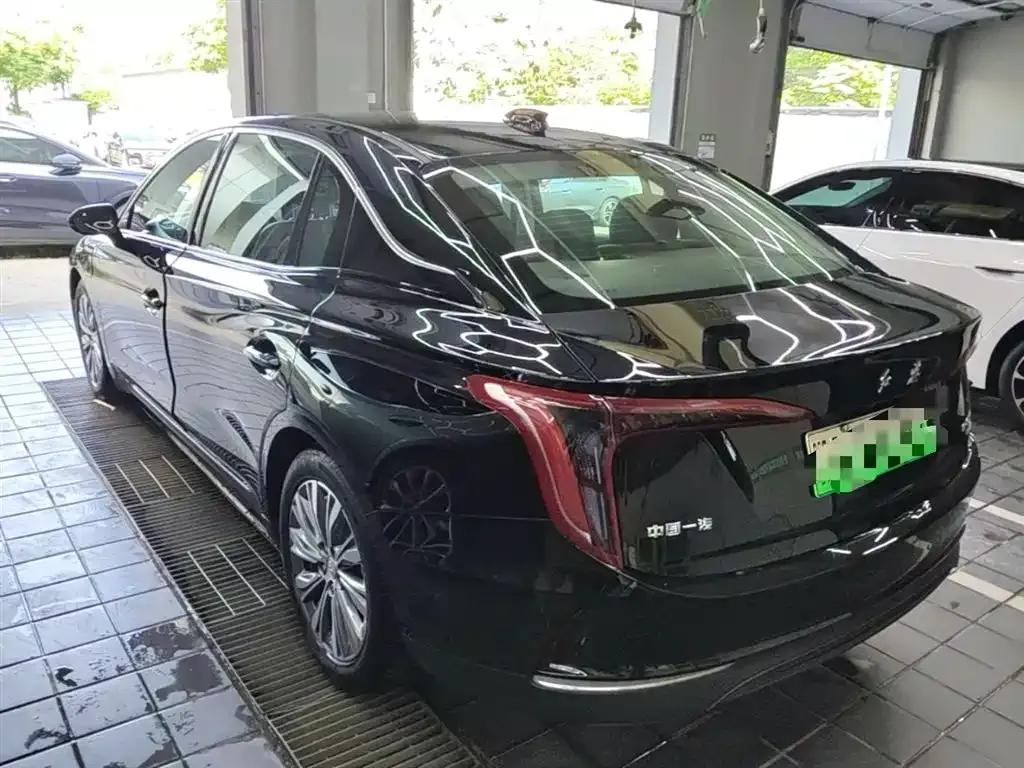Hongqi E-QM5 — фото 7