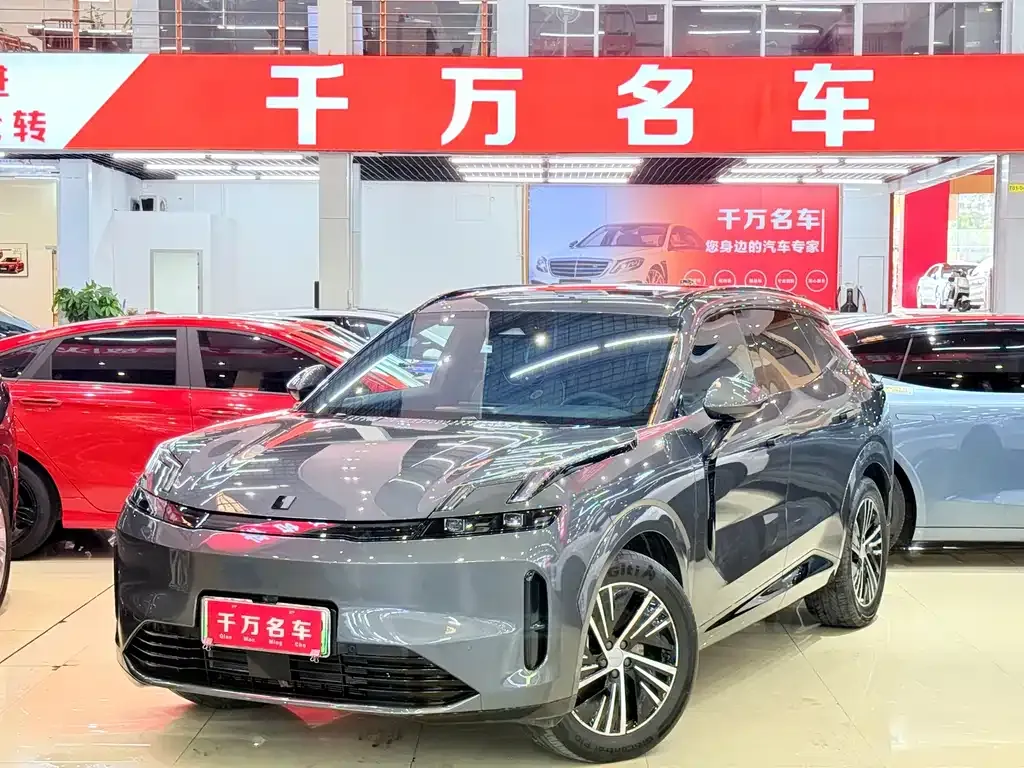 Lynk & Co 08 EM-P