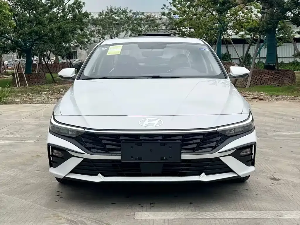 Hyundai Elantra — фото 2