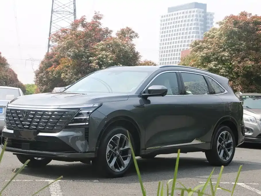 Changan CS75PLUS — фото 1