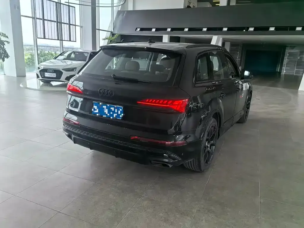 Audi Q7 — фото 4