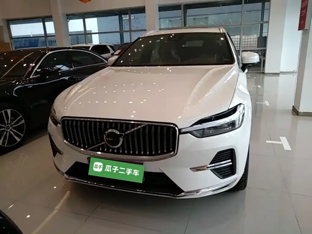 Volvo XC60 — фото 10