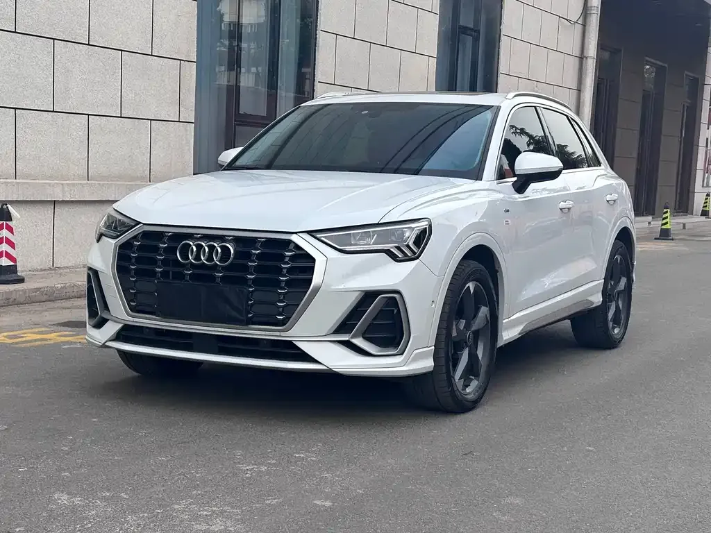 Audi Q3 — фото 1