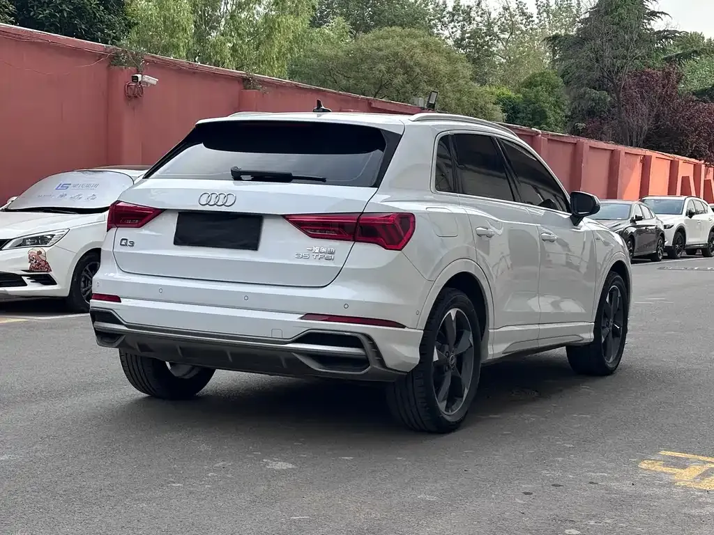 Audi Q3 — фото 10