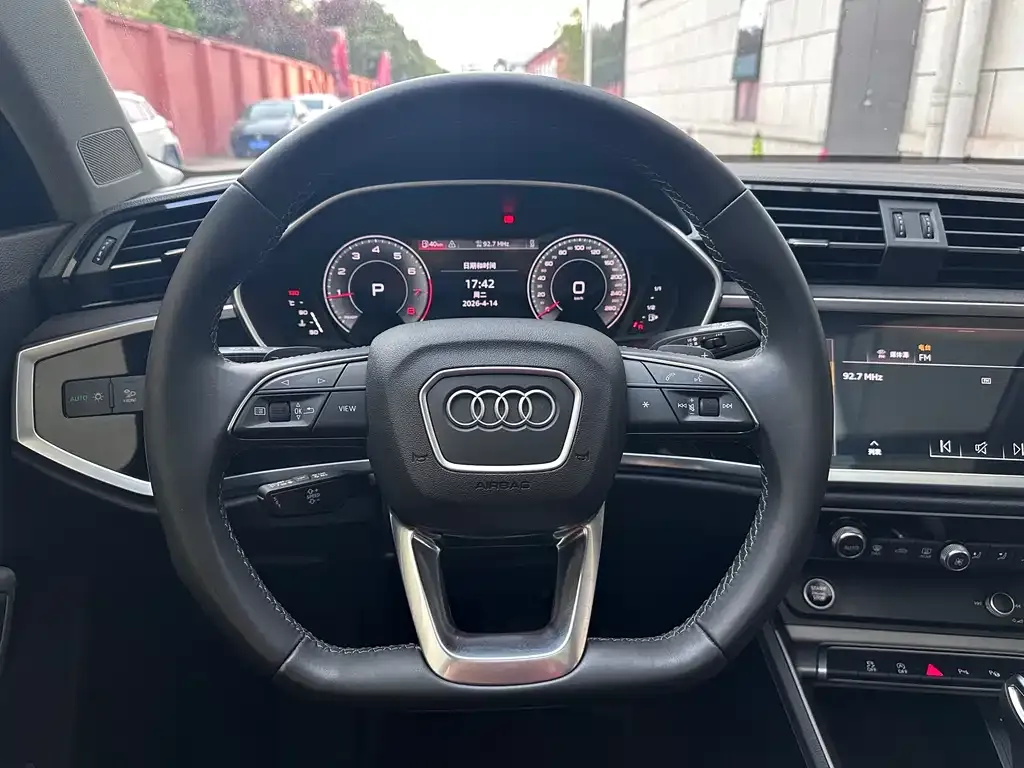 Audi Q3 — фото 3