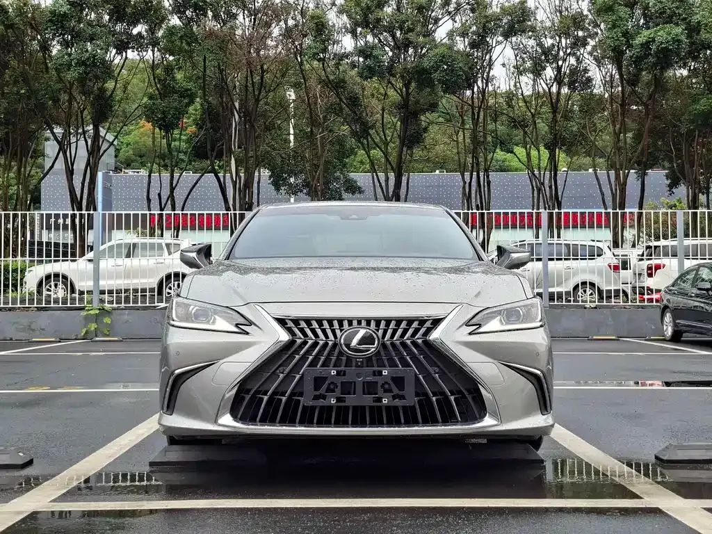 Lexus ES — фото 10