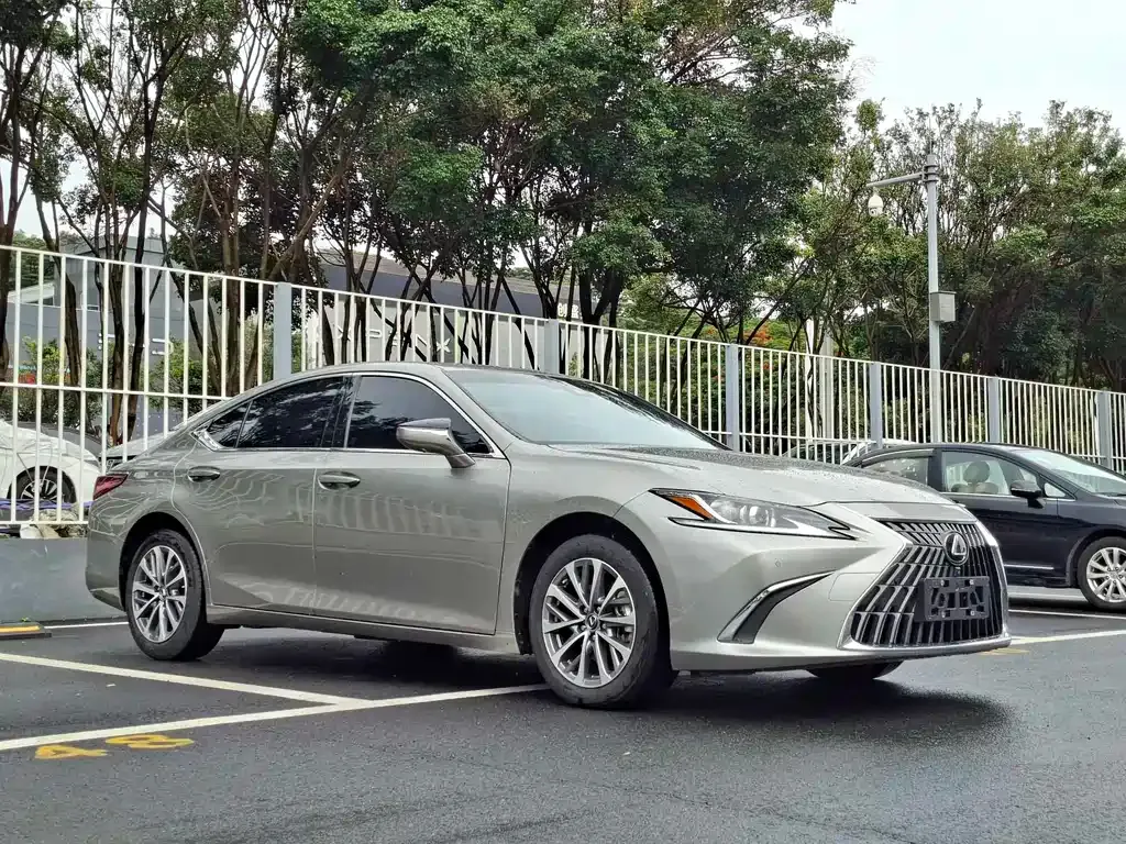 Lexus ES — фото 7