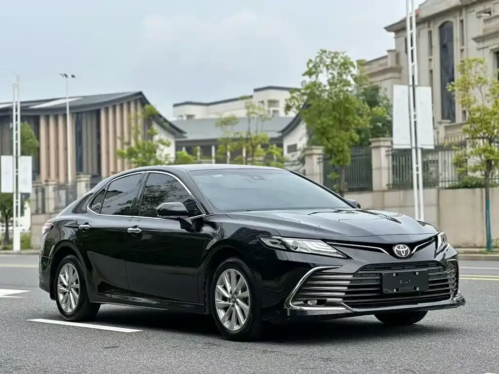 Toyota Camry — фото 2