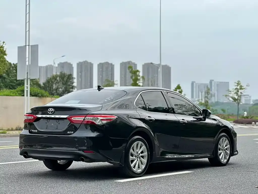 Toyota Camry — фото 6