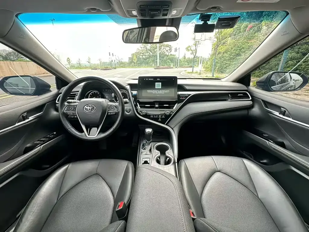 Toyota Camry — фото 5