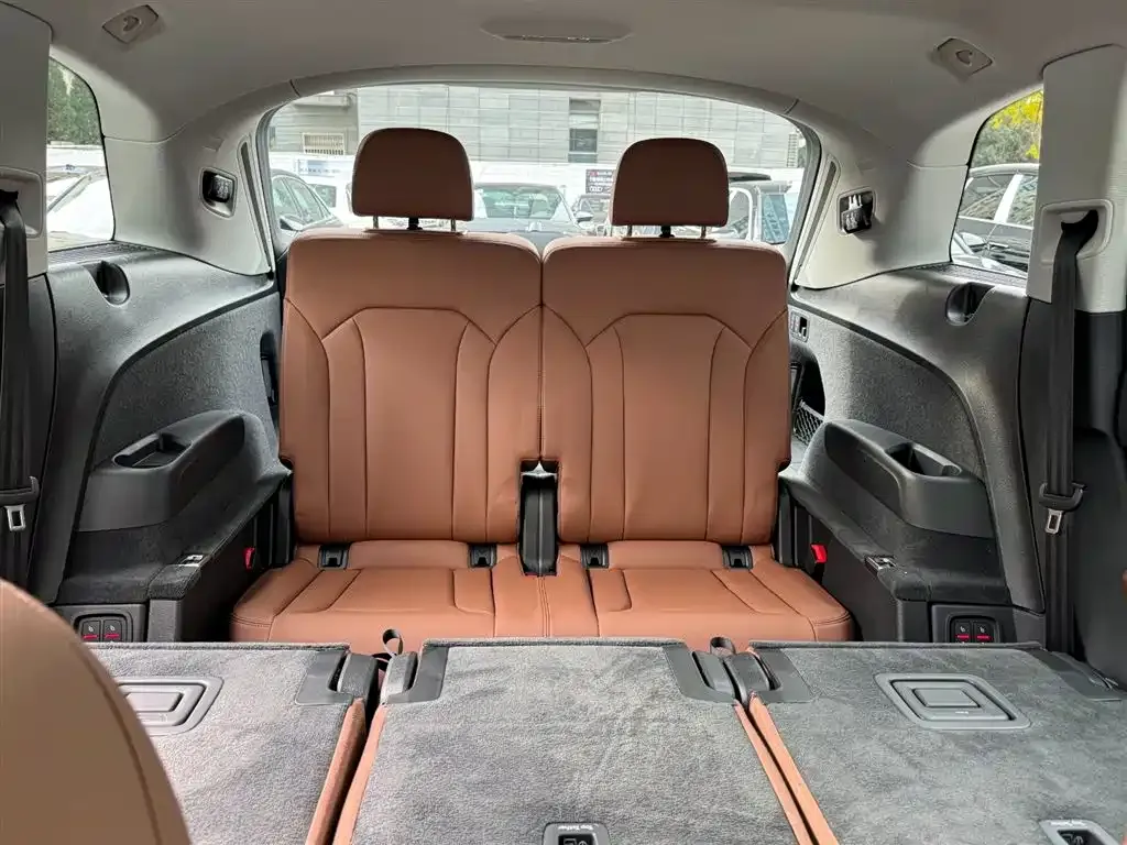 Audi Q7 2021 из CN, фото 9