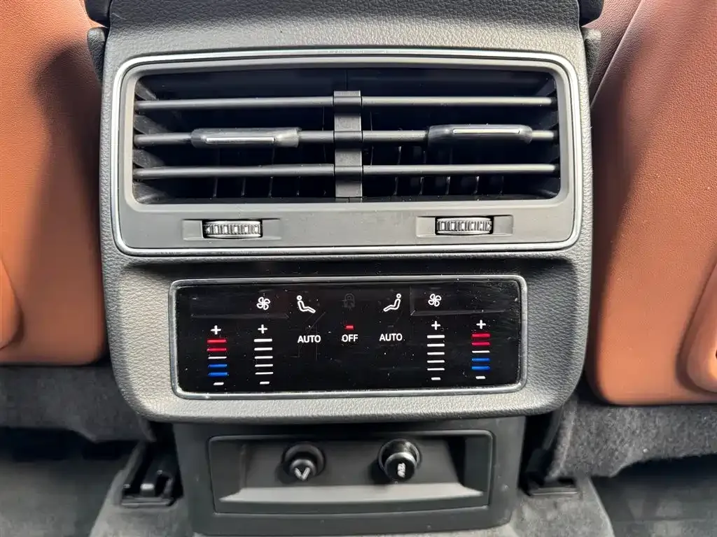 Audi Q7 2021 из CN, фото 5