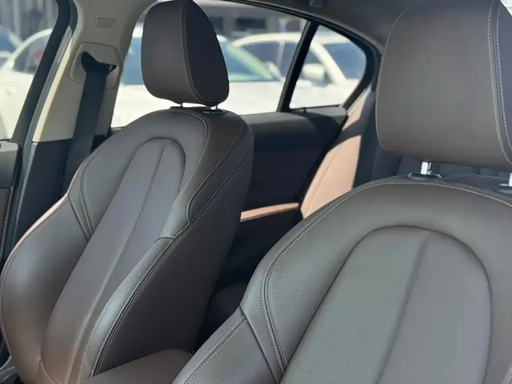 BMW 1 Series 2023 из CN, фото 10