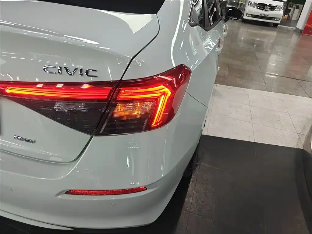 Honda Civic — фото 10