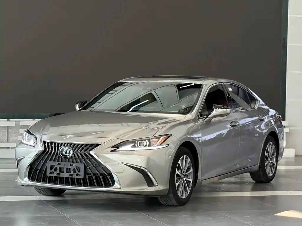 Lexus ES — фото 1