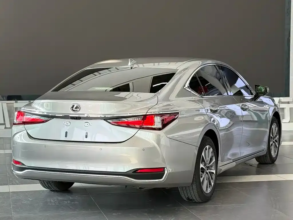 Lexus ES — фото 5