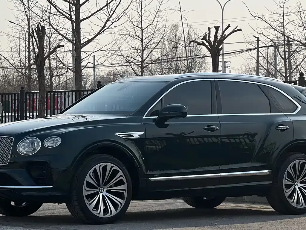 Bentley Bentayga — фото 1