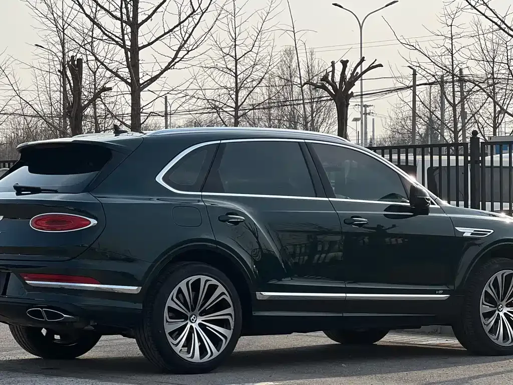 Bentley Bentayga — фото 7