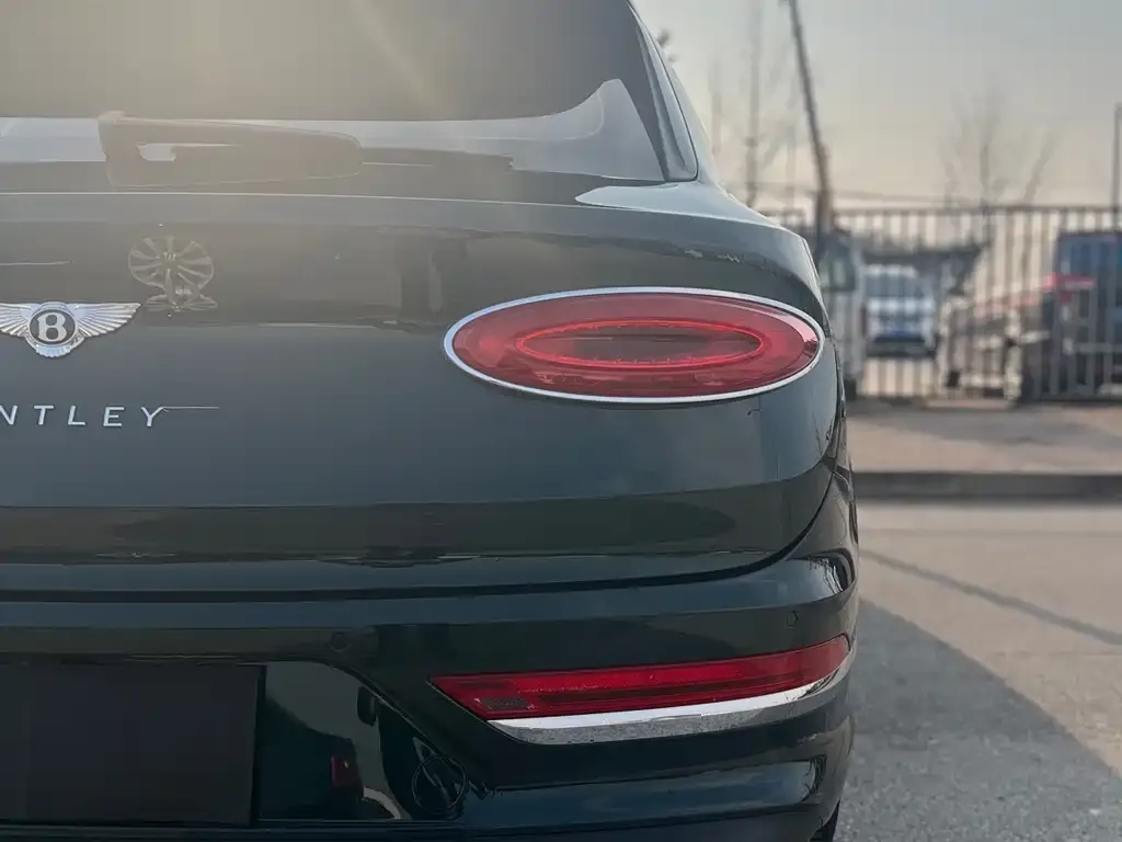 Bentley Bentayga — фото 2