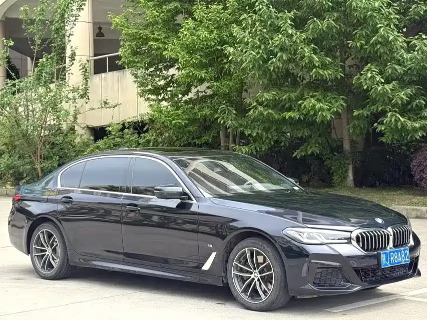BMW 5 Series — фото 1