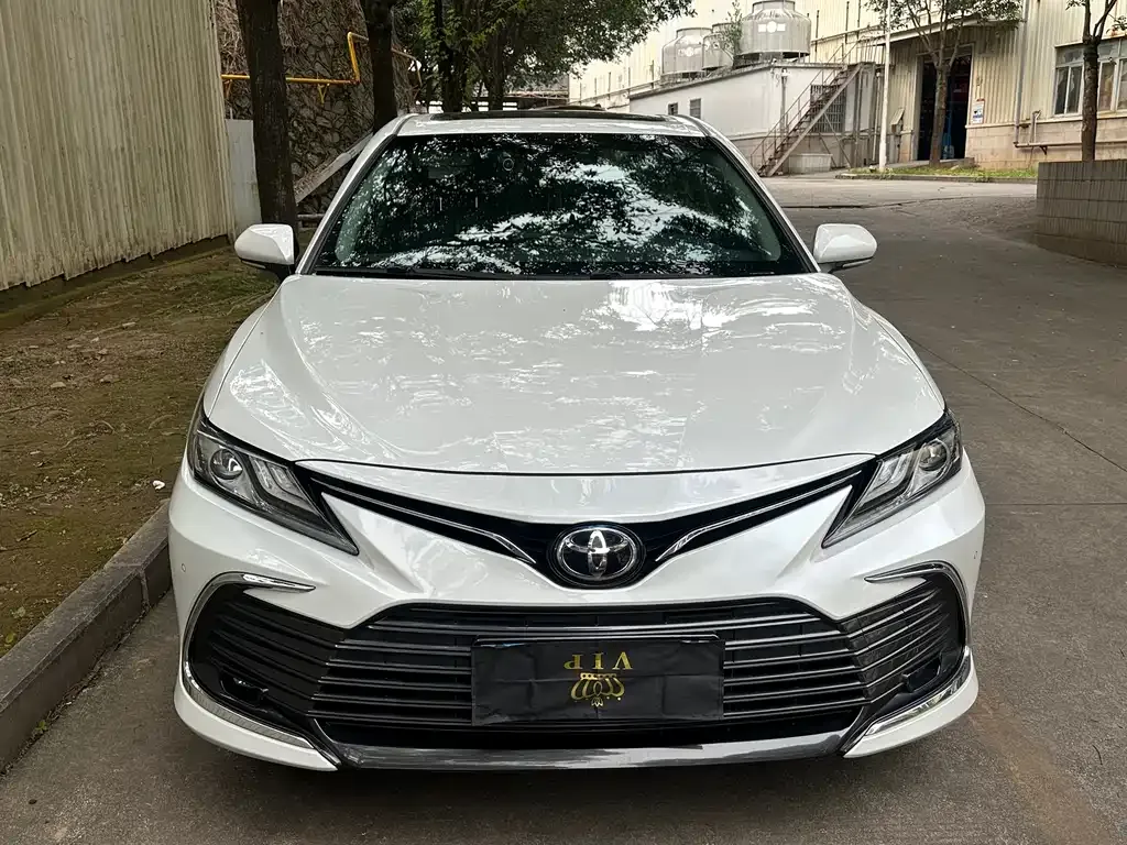 Toyota Camry — фото 7