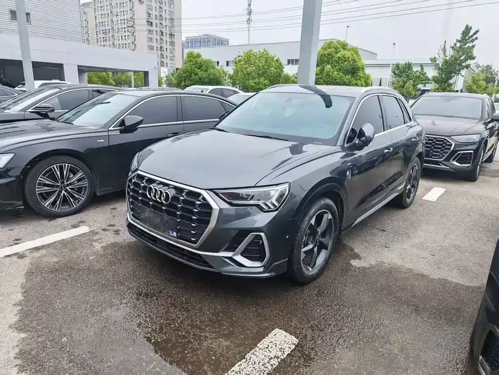 Audi Q3 — фото 1