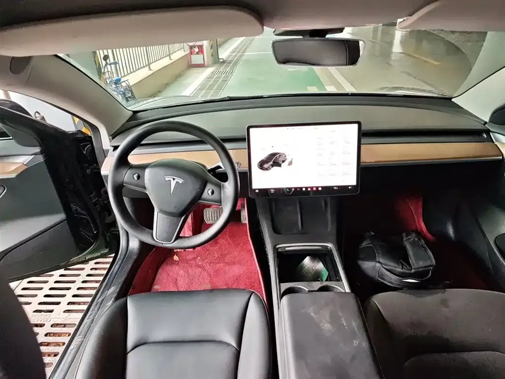 Tesla Model 3 — фото 2