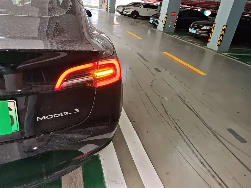 Tesla Model 3 — фото 4