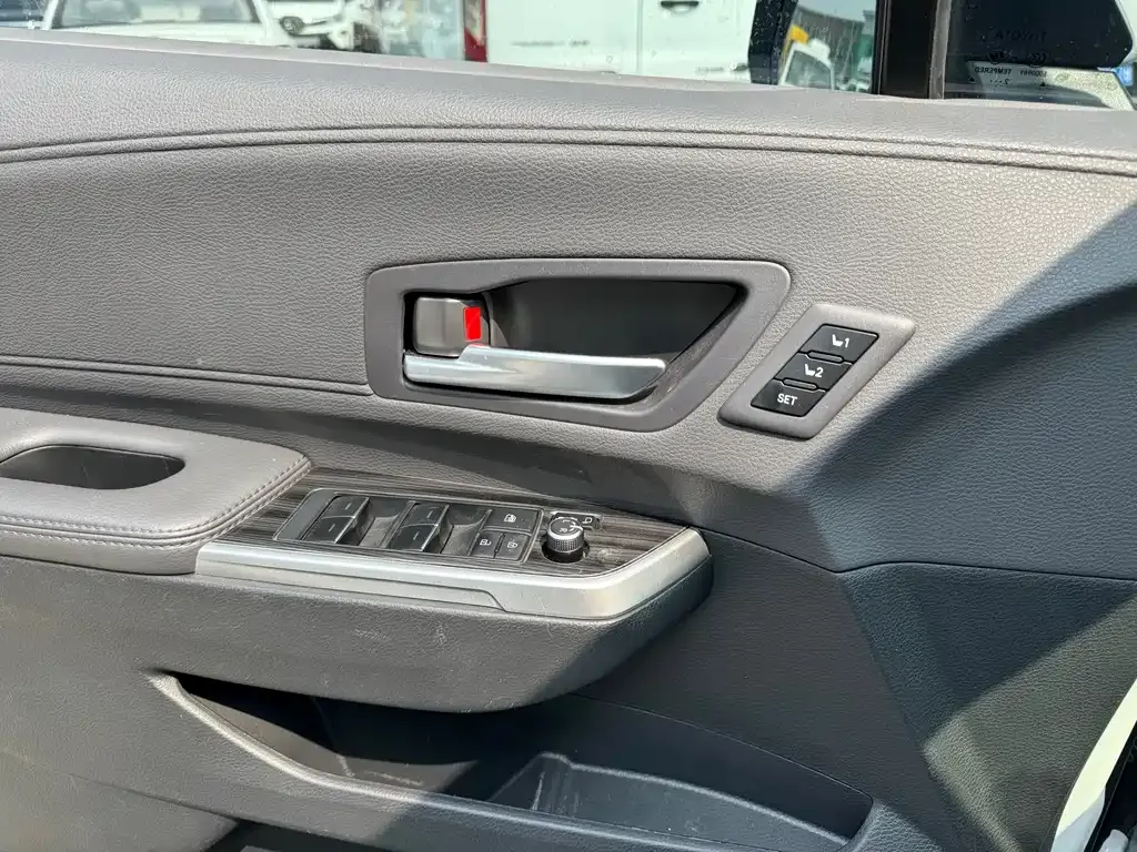 Toyota Sienna — фото 7