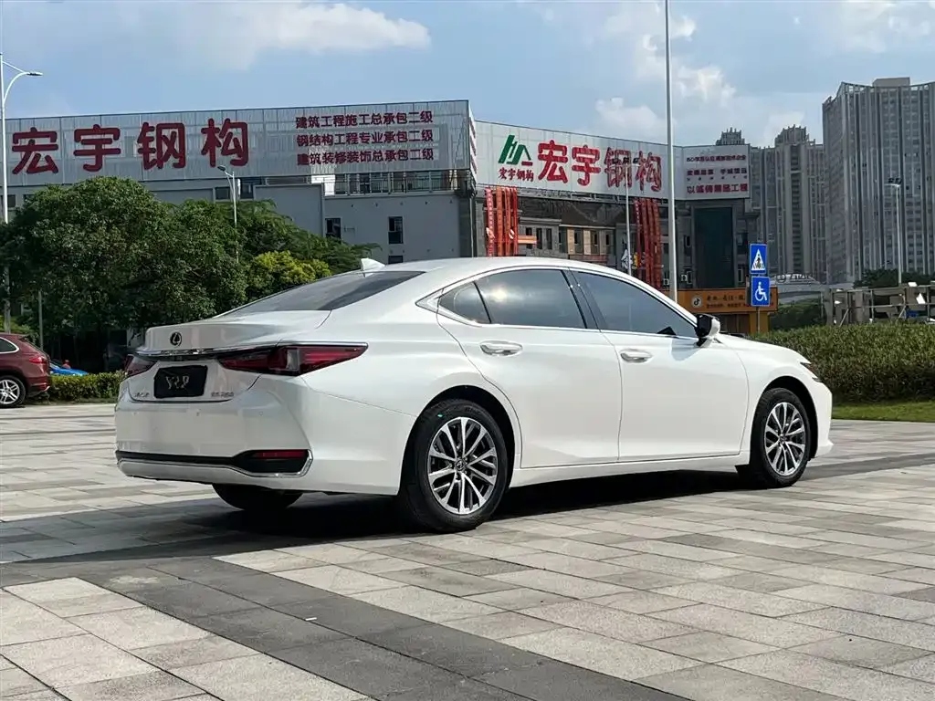 Lexus ES — фото 8