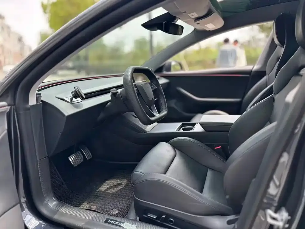 Tesla Model 3 — фото 4