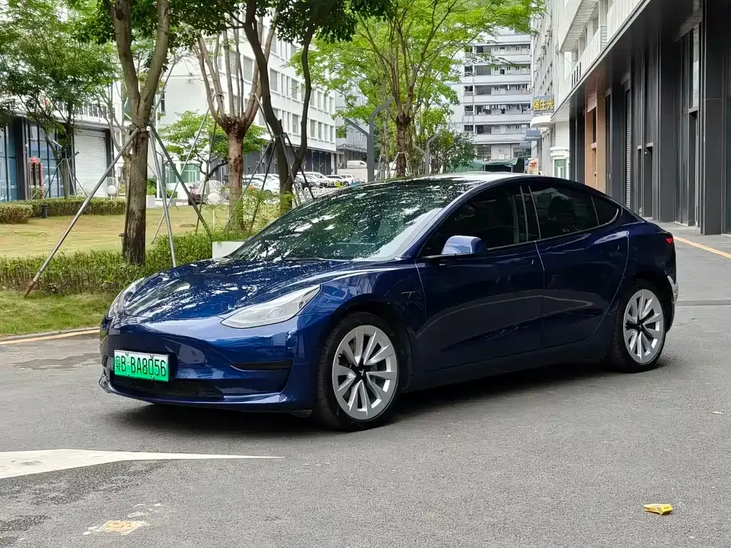 Tesla Model 3 — фото 1