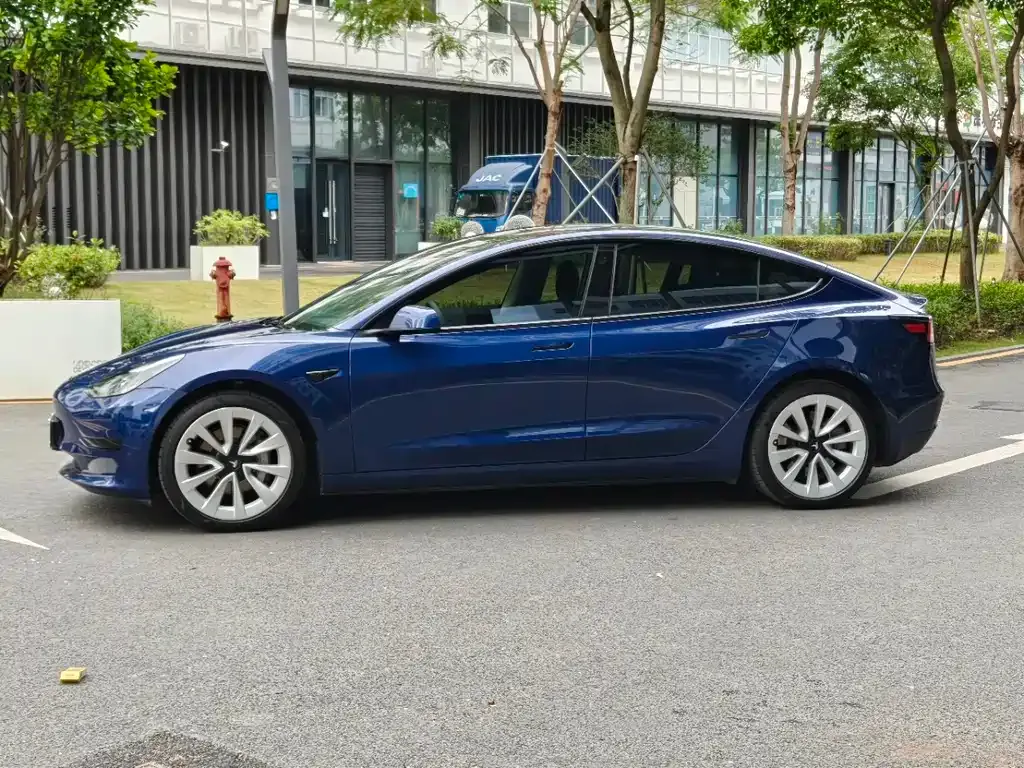 Tesla Model 3 — фото 6