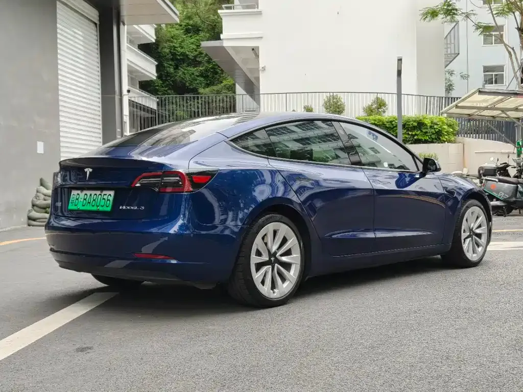 Tesla Model 3 — фото 5