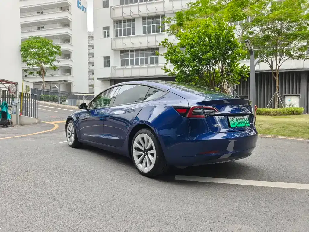 Tesla Model 3 — фото 8