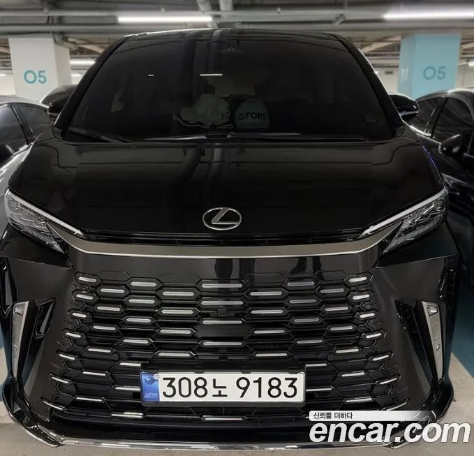 Lexus LM