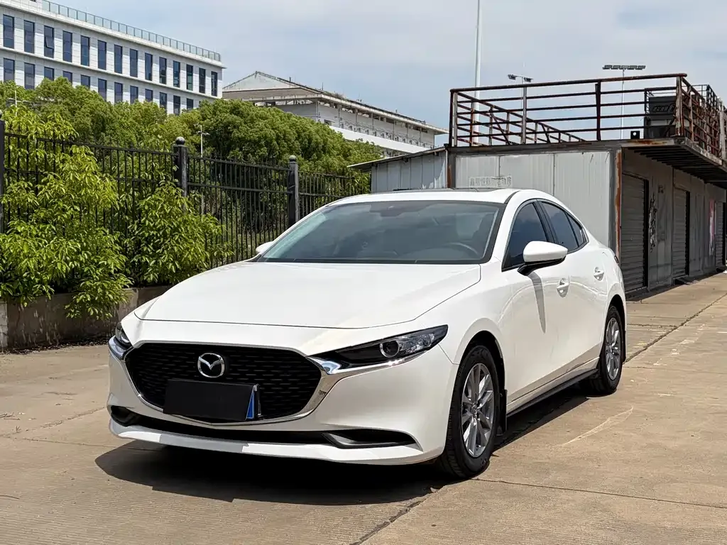 Mazda 3 Axela — фото 1