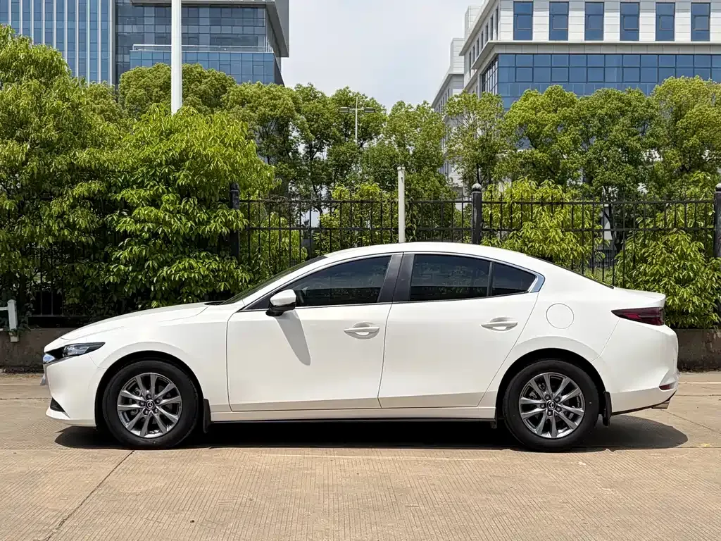 Mazda 3 Axela — фото 10