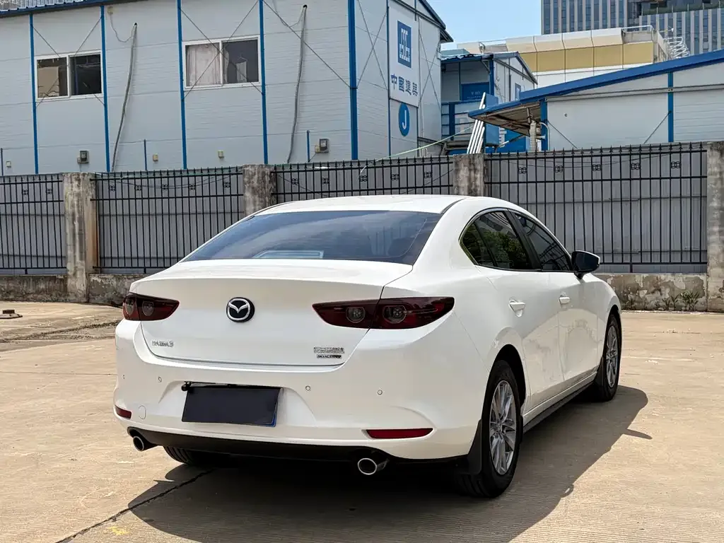 Mazda 3 Axela — фото 4