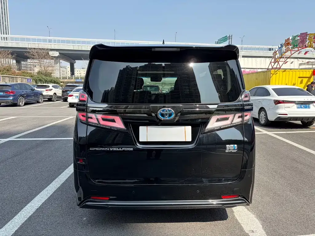 Toyota Vellfire — фото 3