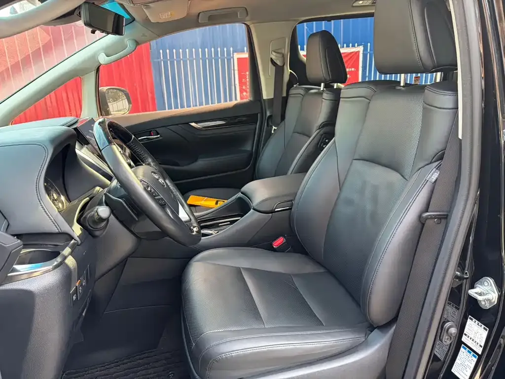 Toyota Vellfire — фото 4