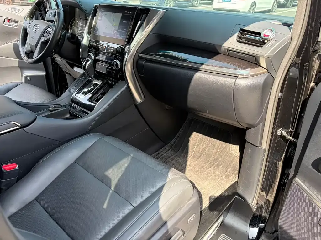 Toyota Vellfire — фото 8