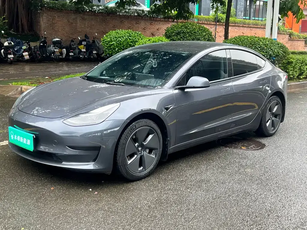 Tesla Model 3 — фото 1
