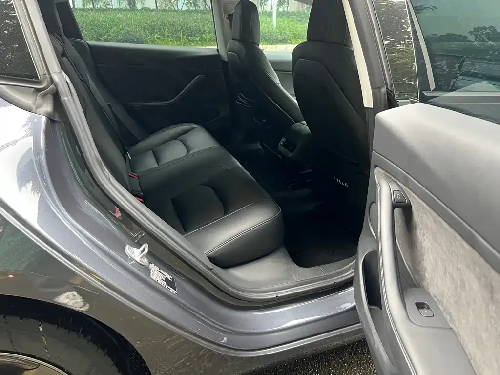 Tesla Model 3 — фото 3