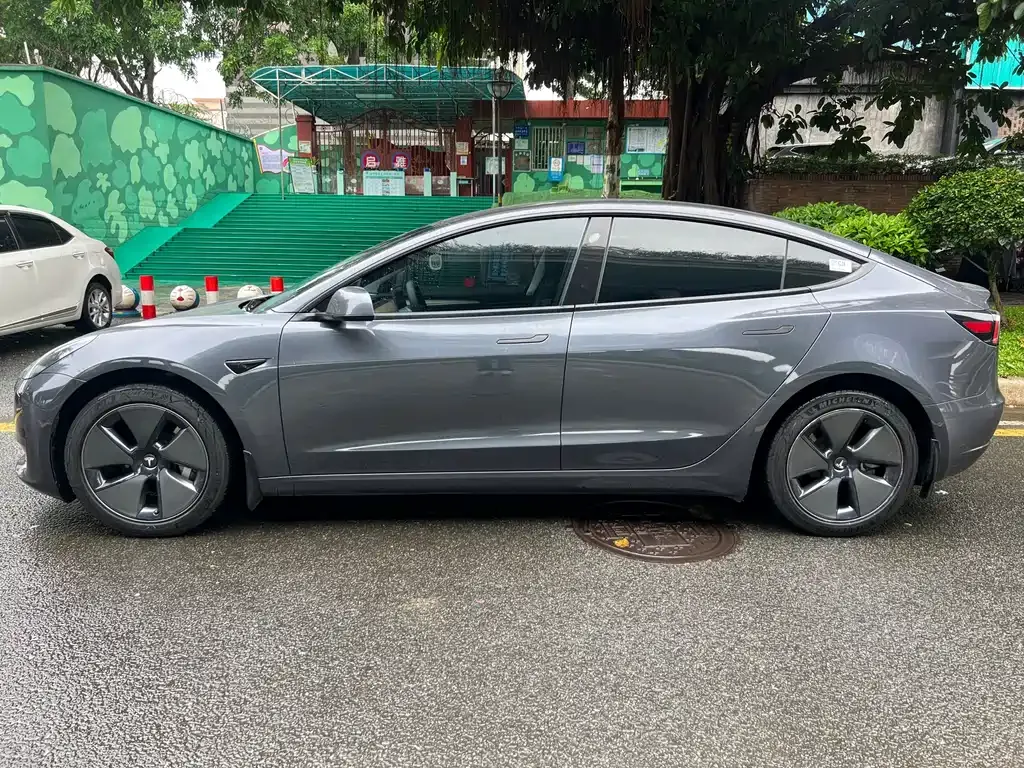 Tesla Model 3 — фото 7