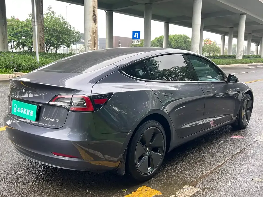 Tesla Model 3 — фото 9