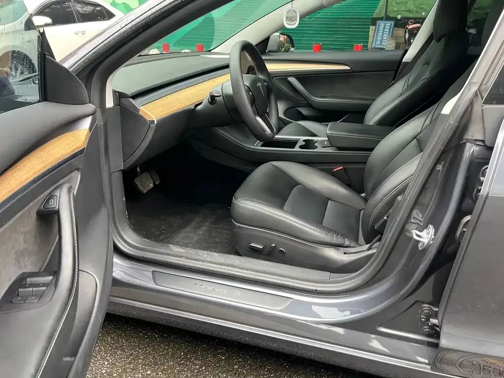 Tesla Model 3 — фото 2