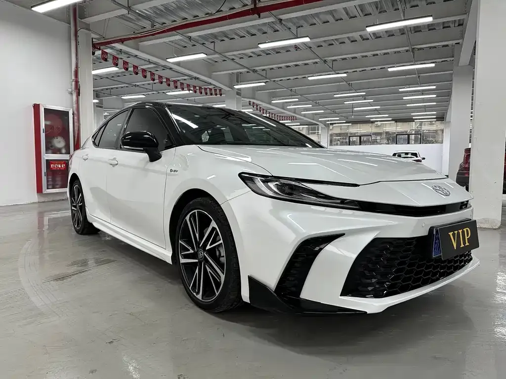 Toyota Camry — фото 7