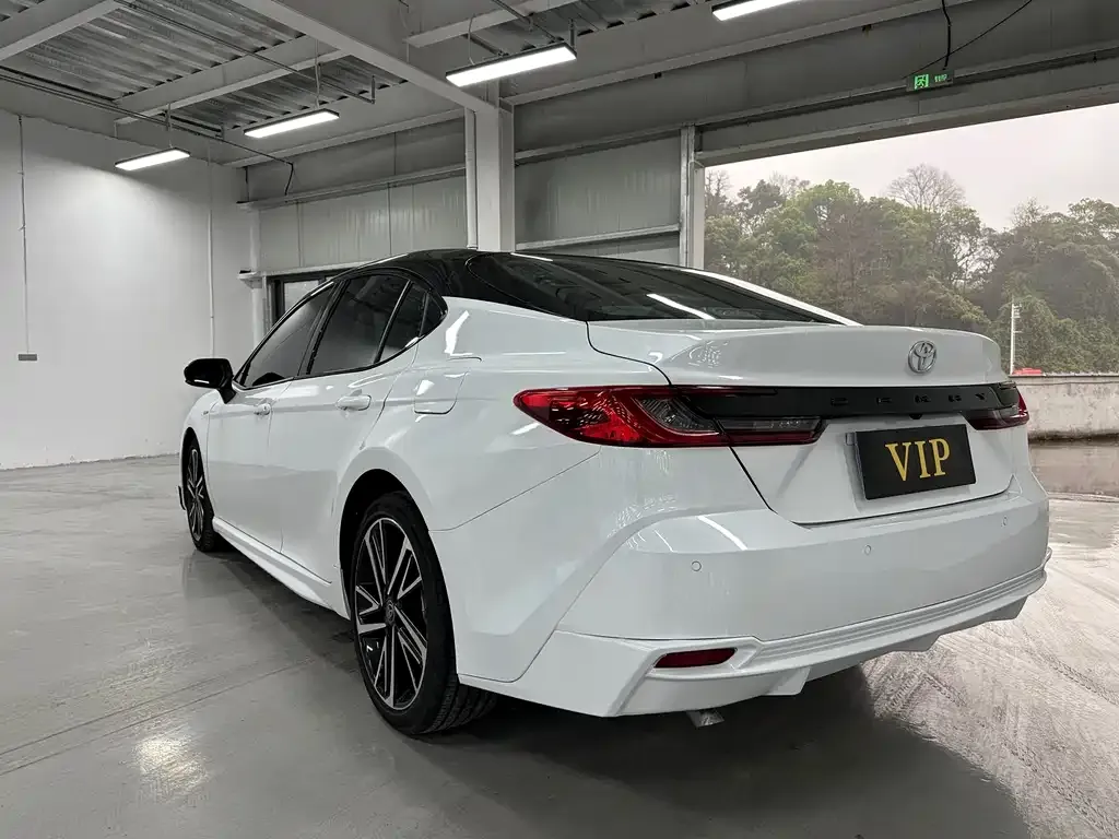 Toyota Camry — фото 9