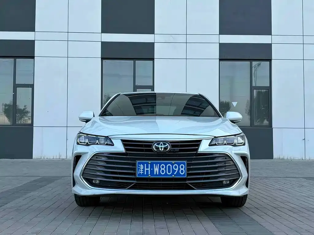 Toyota Avalon — фото 1